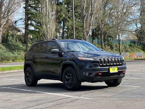 Used 2015 Jeep Cherokee Trailhawk w/ Leather Interior Group AWD/4WD image 7
