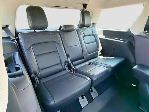 New 2026 Lincoln Navigator Premiere AWD/4WD image 30