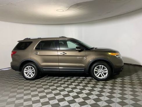 Used 2015 Ford Explorer XLT AWD/4WD image 4