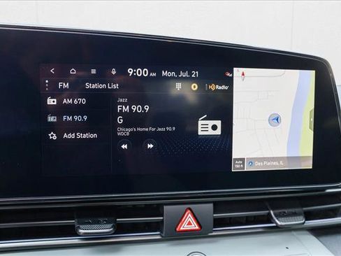 New 2025 Hyundai Elantra Limited image 18