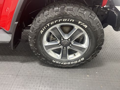 Used 2019 Jeep Wrangler Unlimited Sahara image 28