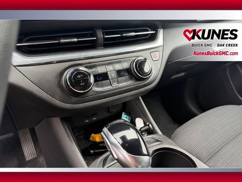 Used 2024 Buick Envista Preferred w/ Advanced Safety Package image 10