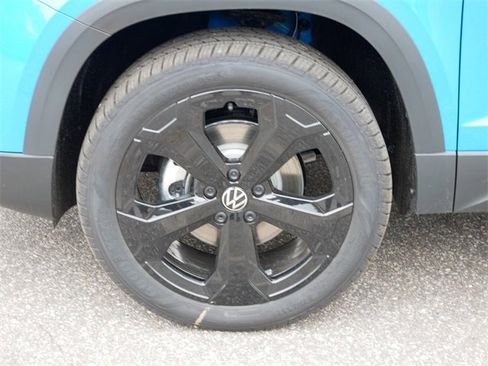 New 2025 Volkswagen Taos SE image 5