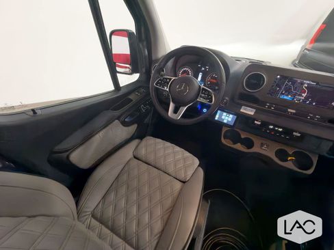 Used 2022 Mercedes-Benz Sprinter 2500 image 27