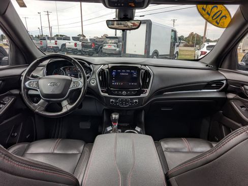 Used 2022 Chevrolet Traverse RS image 10