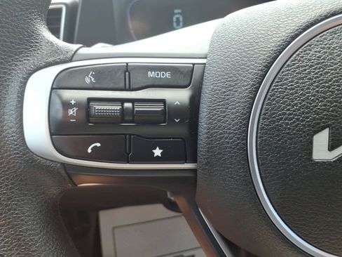 Used 2025 Kia Sportage LX FWD image 21