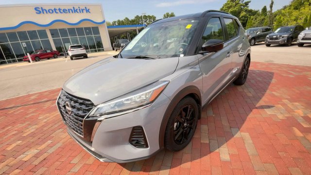 Used 2023 Nissan Kicks SR w/ SR Premium Package FWD image 5