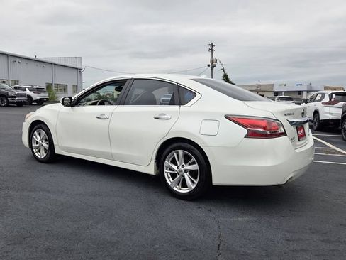 Used 2014 Nissan Altima 2.5 SL w/ Moonroof Package FWD image 3