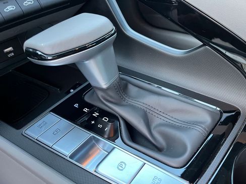 Used 2025 Hyundai Elantra SEL image 42