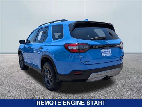 Used 2025 Honda Pilot TrailSport image 3