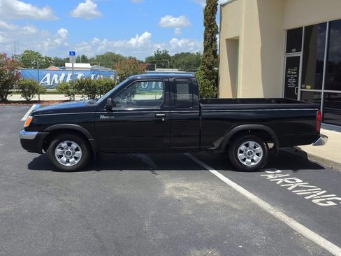 Used 2000 Nissan Frontier XE RWD image 9