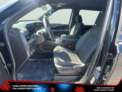 Used 2025 Chevrolet Suburban LS RWD image 12