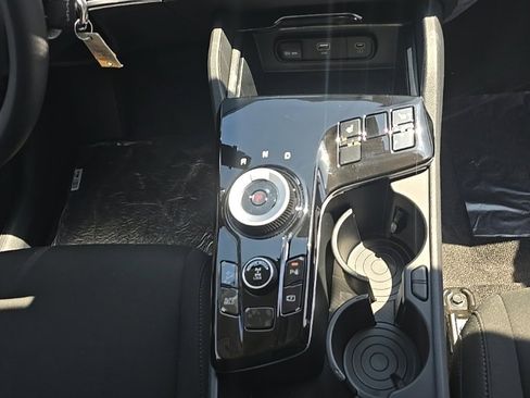 New 2025 Kia Sportage LX image 9