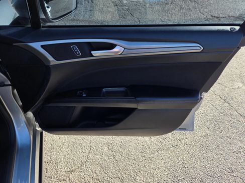 Used 2020 Ford Fusion SE FWD image 23