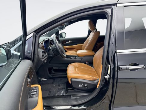 Used 2022 Chrysler Pacifica Pinnacle image 10
