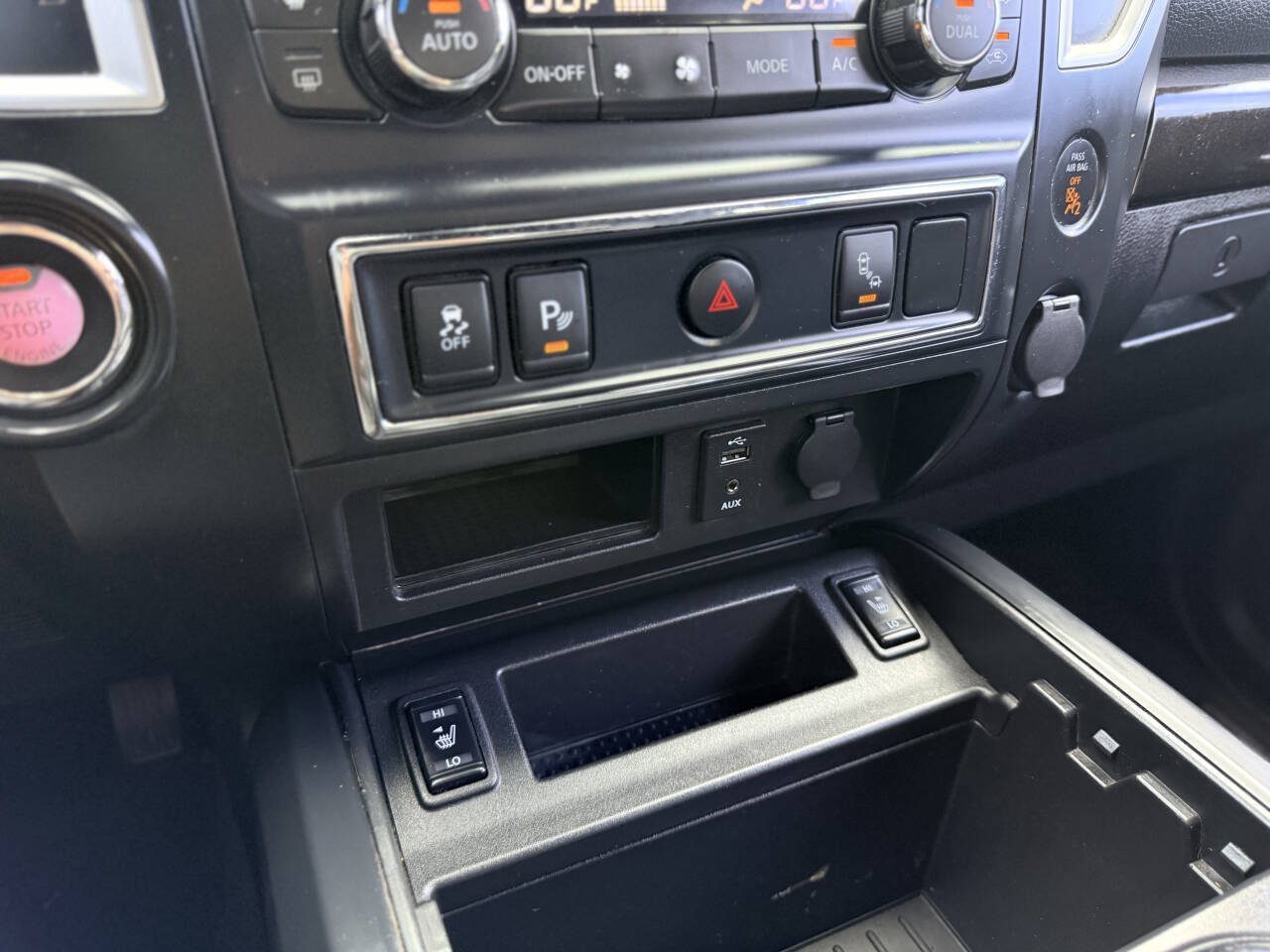 Used 2018 Nissan Titan SL w/ Midnight Edition RWD image 23