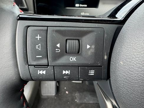 Used 2025 Nissan Kicks SR w/ Illumination Package image 18