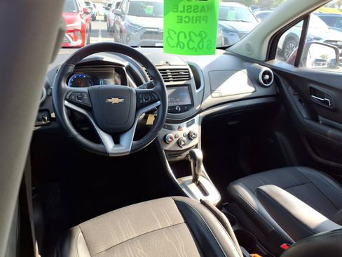 Used 2016 Chevrolet Trax LT w/ LT Sun and Sound Package FWD image 7