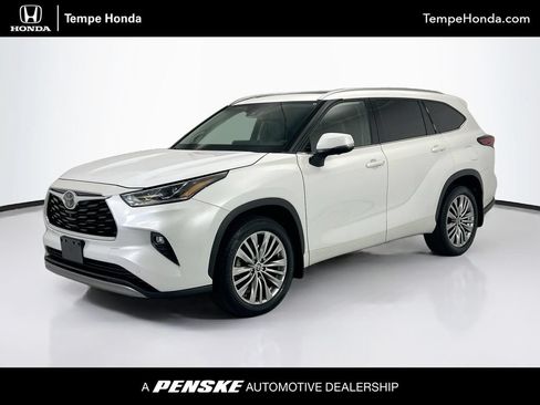 Used 2023 Toyota Highlander Platinum FWD image 1