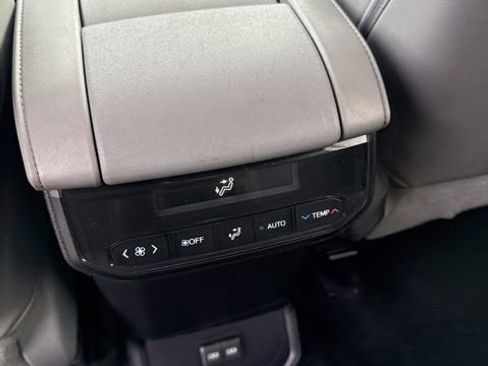 Used 2023 Toyota Highlander XLE AWD/4WD image 14