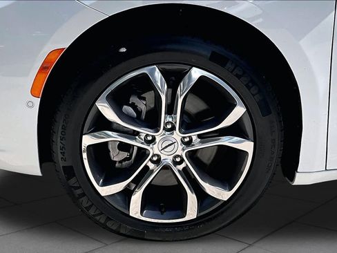 Used 2022 Chrysler Pacifica Pinnacle AWD/4WD image 11