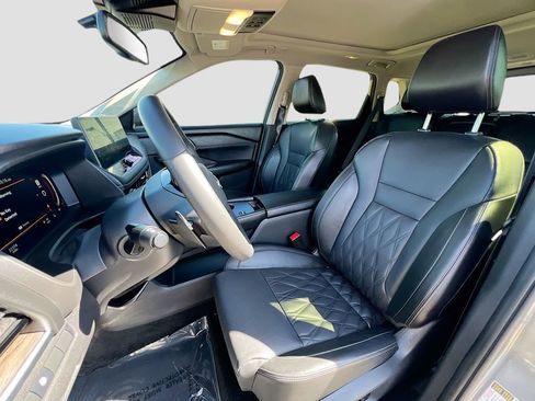 Used 2025 Nissan Rogue Platinum FWD image 21