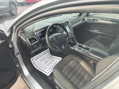 Used 2020 Ford Fusion SE FWD image 13