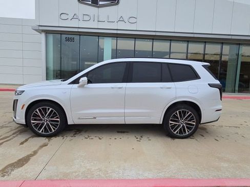 New 2025 Cadillac XT6 Sport w/ Technology Package image 2