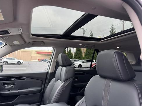 Used 2024 Honda Pilot Touring image 15