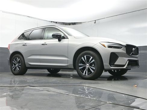 Used 2024 Volvo XC60 B5 Core w/ Protection Package Premier image 17
