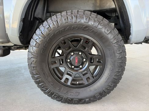 Used 2020 Toyota Tacoma TRD Sport w/ Blackout Package image 9