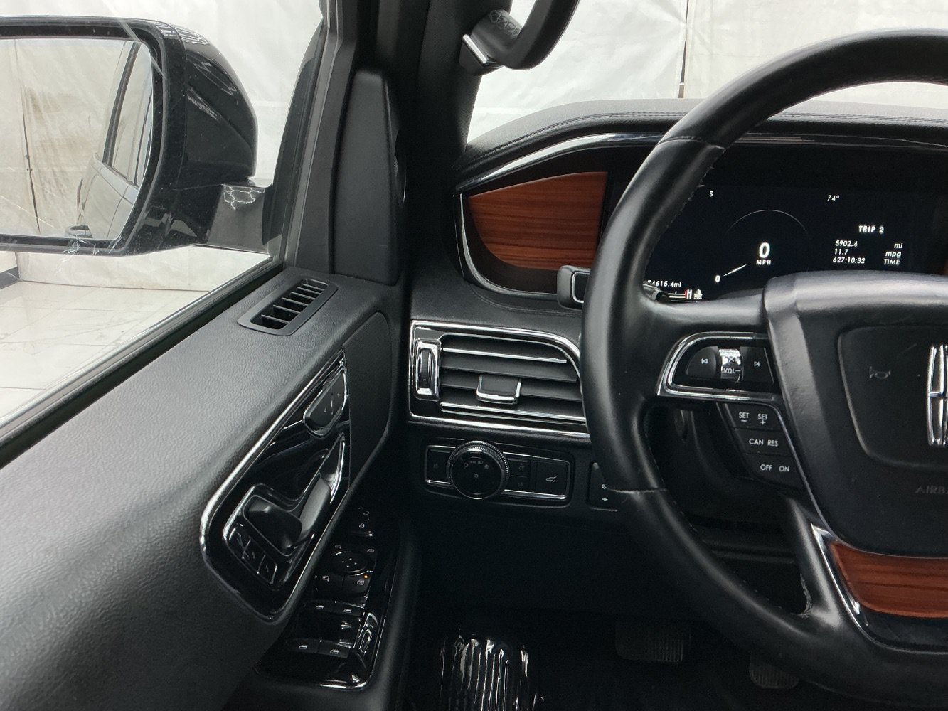 Used 2018 Lincoln Navigator Premiere RWD image 35