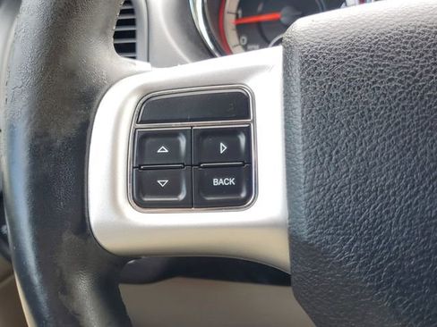 Used 2016 Dodge Grand Caravan SXT w/ Rear Park Assist Package FWD image 21