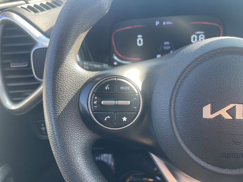 Used 2023 Kia Soul LX w/ LX Technology Package image 10