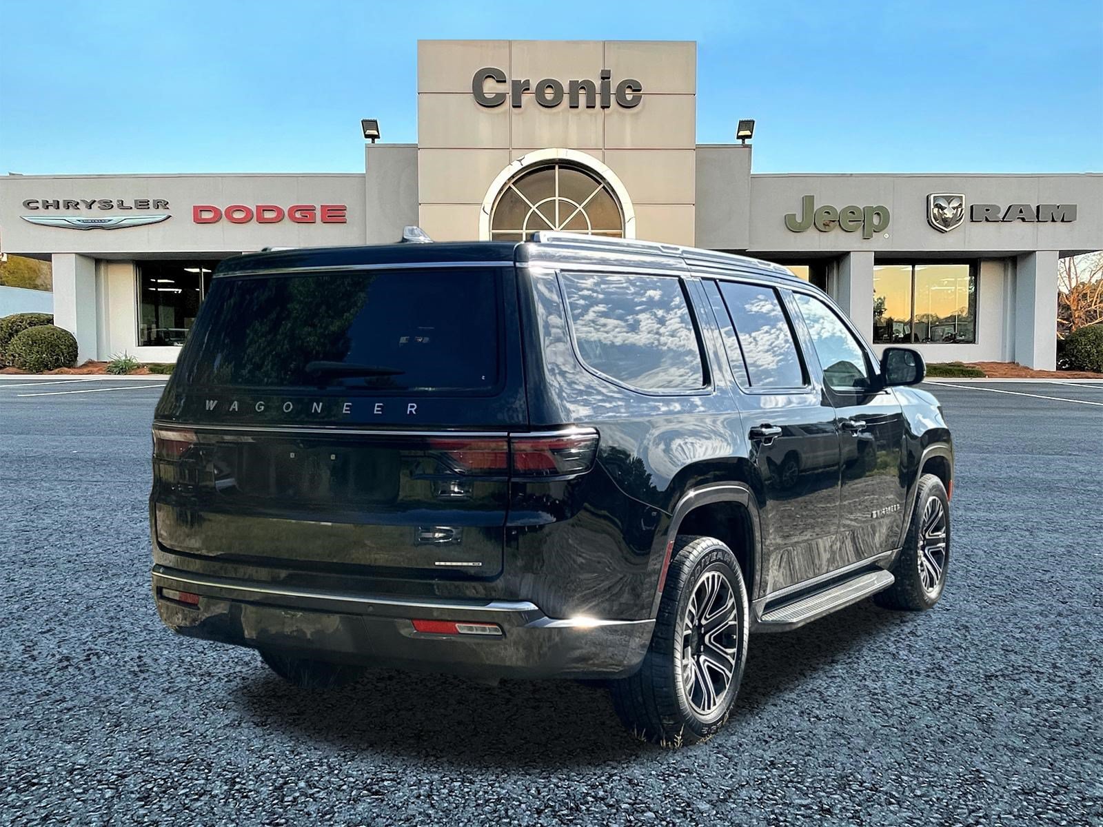 Used 2022 Jeep Wagoneer Series III w/ Flexible Seating Group RWD image 3