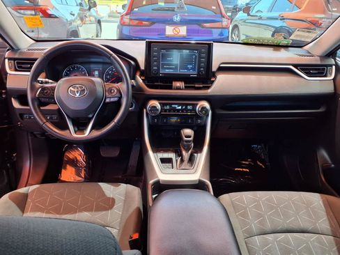 Used 2021 Toyota RAV4 XLE w/ Convenience Package FWD image 14