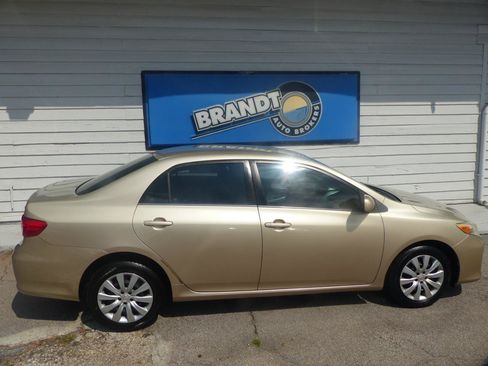 Used 2013 Toyota Corolla LE FWD image 31