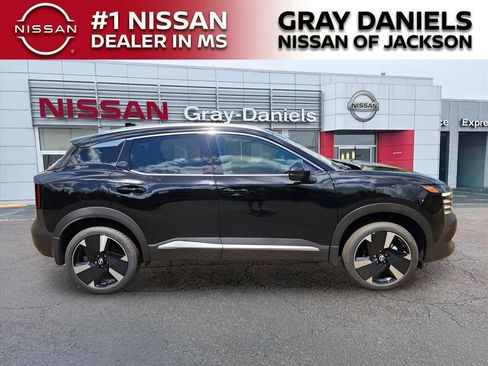 New 2025 Nissan Kicks SR image 16