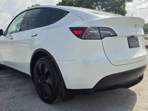 Used 2023 Tesla Model Y Long Range AWD/4WD image 2