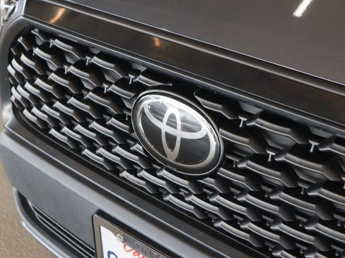 Used 2022 Toyota Corolla Cross LE w/ Black Badges Package (TMS) FWD image 25