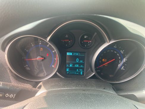 Used 2016 Chevrolet Cruze LT w/ Technology Package FWD image 3