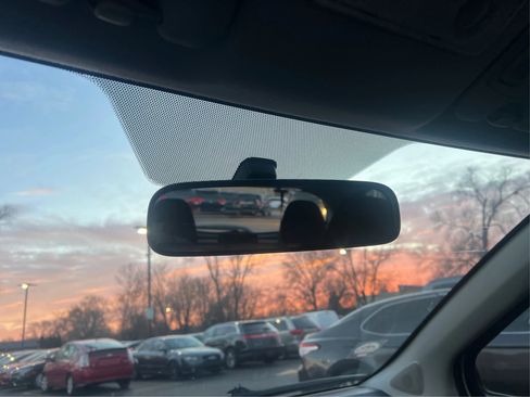 Used 2014 Toyota Yaris LE image 21