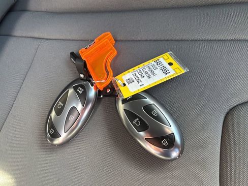 Certified 2025 Hyundai Elantra Sport image 50