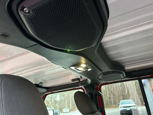 Used 2023 Jeep Wrangler Unlimited w/ Cold Weather Group AWD/4WD image 30