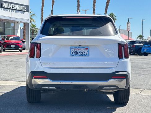 Used 2025 Kia Sorento S w/ Panoramic Sunroof Package image 4
