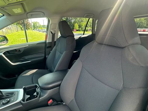 Used 2020 Toyota RAV4 LE AWD/4WD image 20