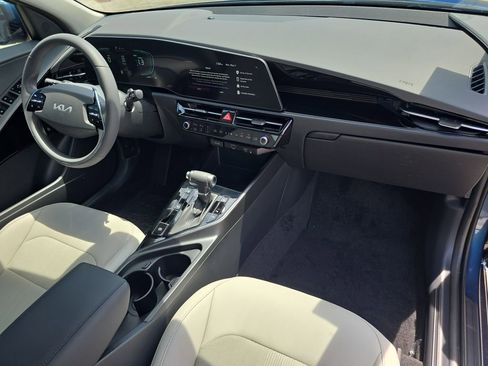 New 2026 Kia Niro EX FWD image 11