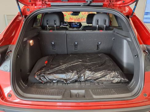 Used 2024 Chevrolet Trax RS w/ Sunroof Package FWD image 16
