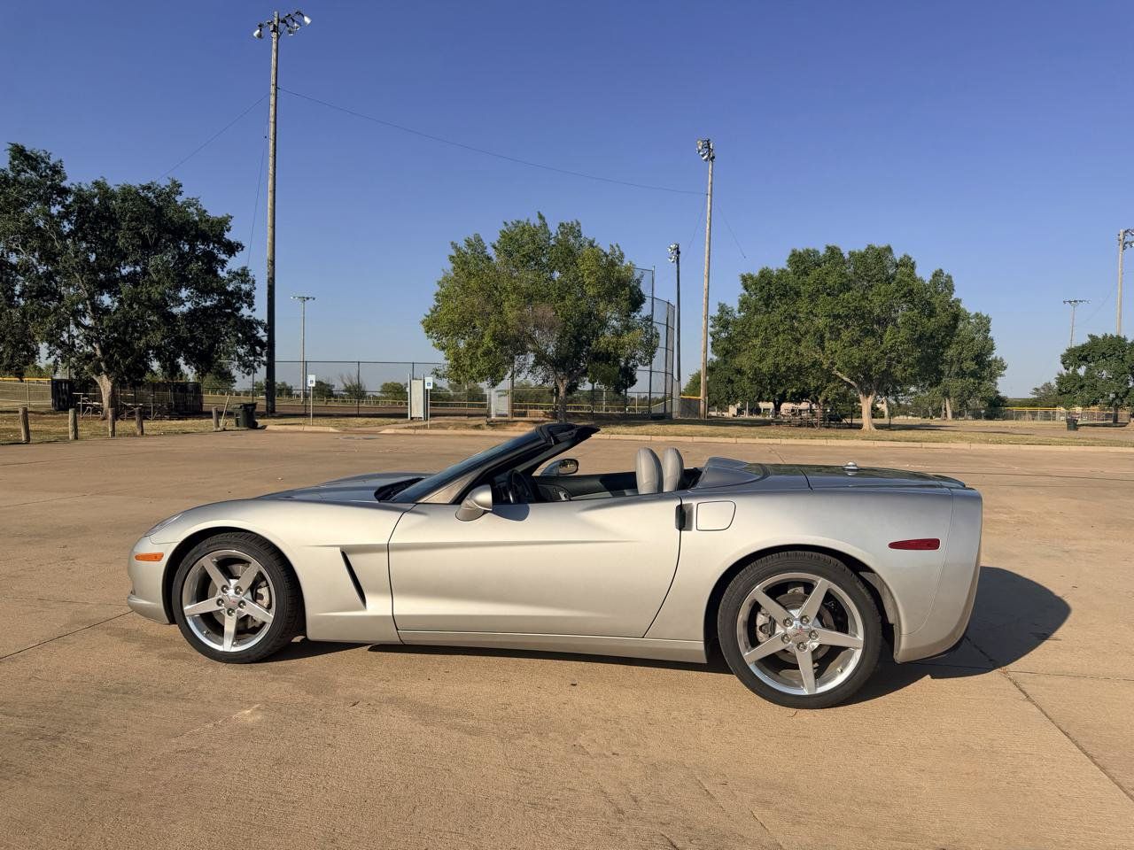 Used 2005 Chevrolet Corvette Convertible w/ Preferred Equipment Group RWD image 30