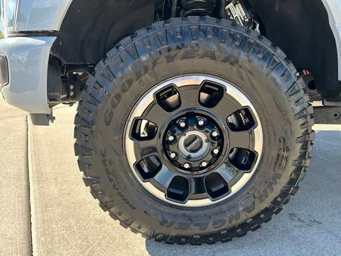 Used 2025 Ford F350 Lariat w/ Lariat Ultimate Package AWD/4WD image 33